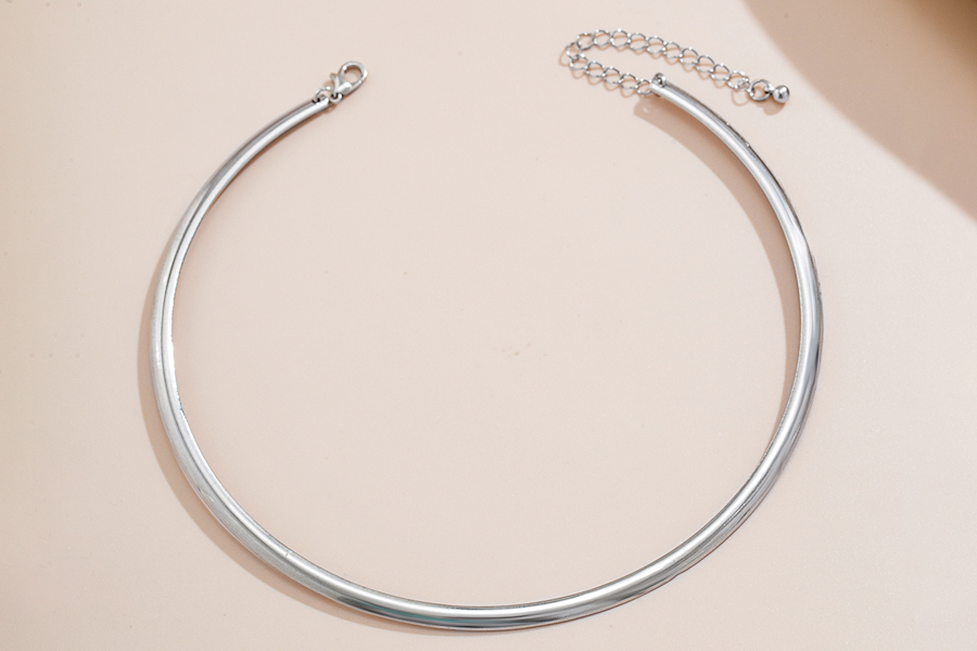 Elegant Silver Choker Necklace for Everyday Wear